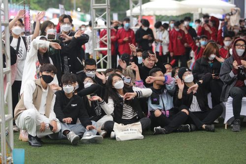 Bữa tiệc âm nhạc với Trịnh Trung Kiên và sinh viên các trường đại học tại Sóng Festival