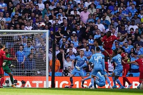 Liverpool bùng nổ hiệp 1, Man City vỡ mộng 'ăn ba'