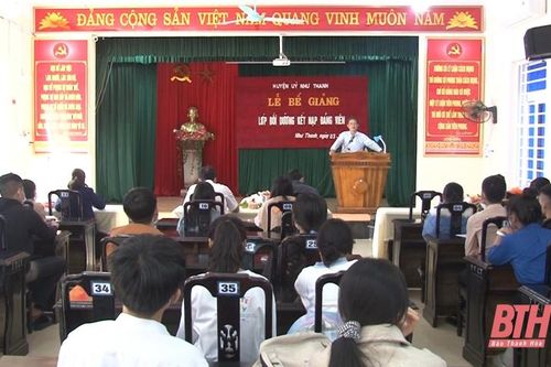 Tạo điều kiện để phụ nữ phấn đấu vào Đảng