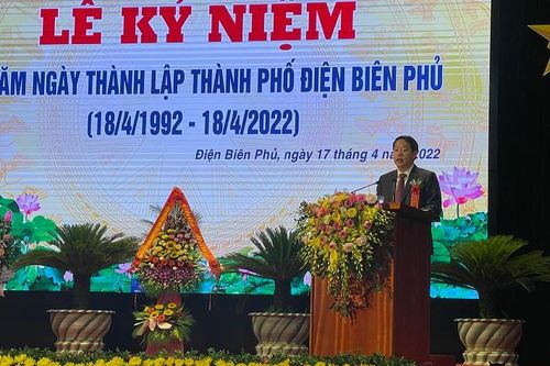 TP. Điện Biên Phủ kỷ niệm 30 năm thành lập và đón nhận Cờ Thi đua của Chính phủ