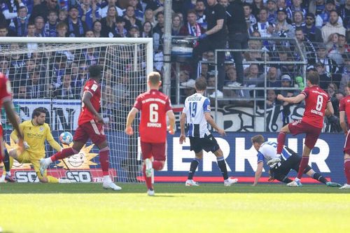 Bayern Munich tiến sát ngôi đầu Bundesliga