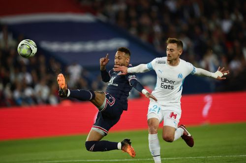Messi chạm một tay vào chức vô địch Ligue 1
