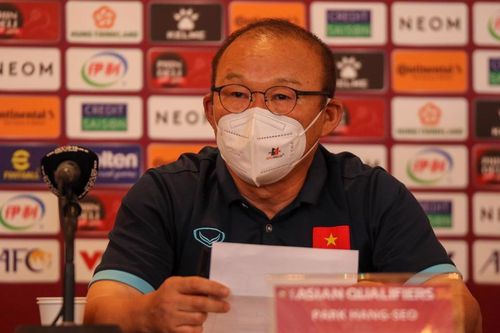 HLV Park Hang-seo: 'Hàn Quốc khác biệt Việt Nam, bóng đá cộng đồng phát triển hơn'