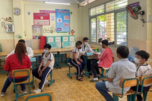 Trẻ 5 đến dưới 12 tuổi ở Thành phố Hồ Chí Minh đã tiêm vắc xin đều an toàn