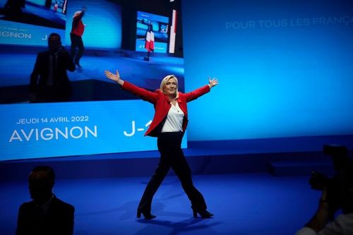 Bầu cử tổng thống Pháp: Ứng viên cực hữu Marine Le Pen và màn 'lột xác' ngoạn mục
