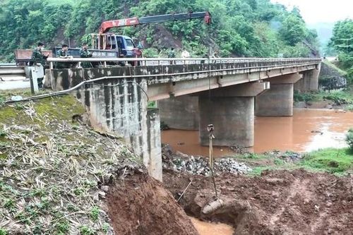 Phát hiện quả bom nặng 300 kg dưới chân cầu ở Sơn La