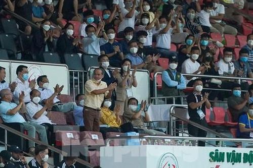 HLV Kiatisuk: Bầu Đức muốn HAGL duy trì 'bóng đá đẹp'