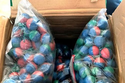 Bán pháo cho thiếu niên, một cô gái bị khởi tố