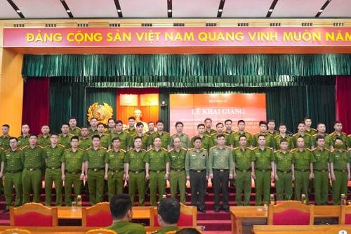 Nêu gương Đại úy Thái Ngô Hiếu tại buổi tập huấn cứu hộ, cứu nạn