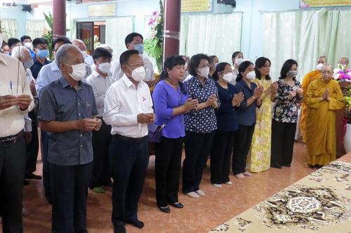 Lãnh đạo TPHCM tưởng niệm 35 năm ngày viên tịch của Ni trưởng Huỳnh Liên