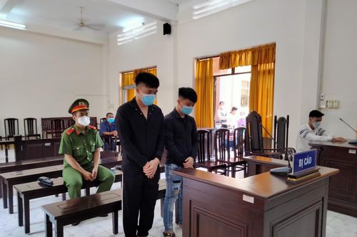 Mang dao 'tâm sự' với tình địch, 2 anh em lĩnh án nặng