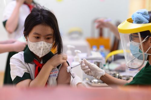 Có cần hoãn tiêm vắc xin khác để tiêm vắc xin Covid-19 cho trẻ?