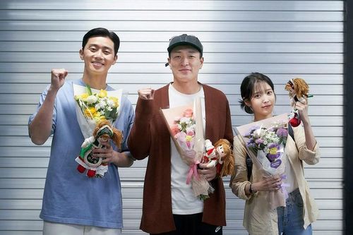 Phim điện ảnh của Park Seo Joon và IU đóng máy sau 2 năm