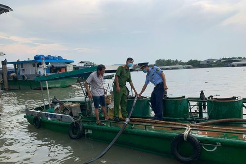 Vi phạm chuyển tải xăng dầu, một doanh nghiệp bị phạt 30 triệu đồng