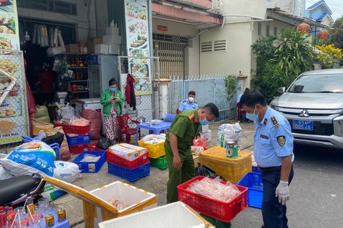 Phát hiện hộ kinh doanh chứa hơn 2 tạ cá hồi, bào ngư, bắp bò... không rõ nguồn gốc