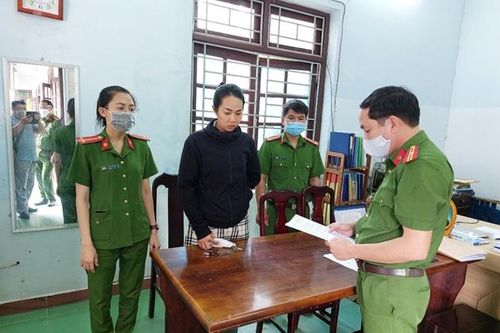 Nữ quái lừa chạy việc vào sân bay Đà Nẵng, chiếm đoạt hàng trăm triệu đồng