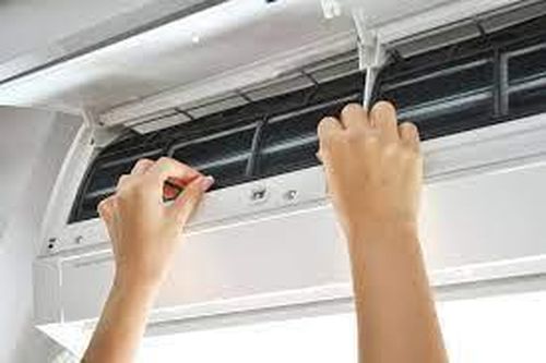 Những chiêu trò 'móc túi' khách của thợ sửa điều hòa mùa cao điểm