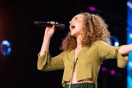 Giọng ca bí ẩn của phim 'The Greatest Showman' nhận Nút vàng tại Britian's Got Talent