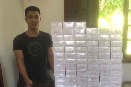 Phát hiện xe tải vận chuyển gần 700 bao thuốc lá điếu nghi nhập lậu