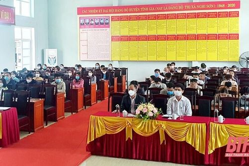 Thị ủy Nghi Sơn bồi dưỡng công tác đảng cho đảng viên mới