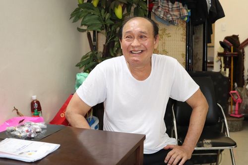 Duy Phương nói về vợ 3: Người khác khổ quá, họ sẽ tìm đường ra đi nhưng vợ tôi cứ lủi thủi