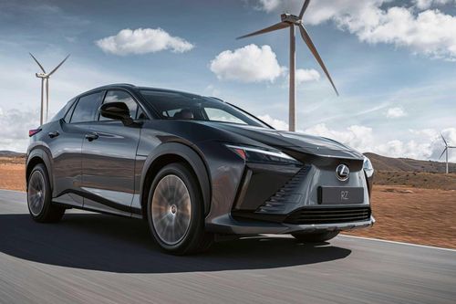 SUV điện Lexus RZ450e ra mắt với tay lái kiểu mới