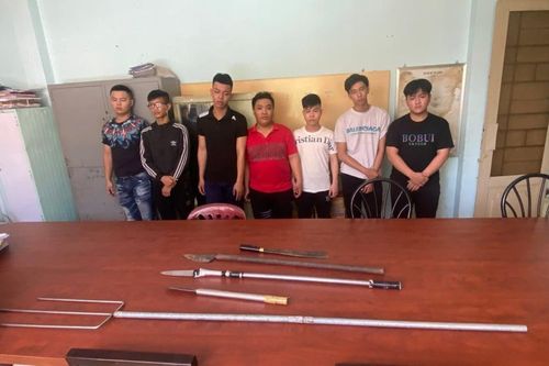 Ngăn chặn 2 nhóm thanh thiếu niên mang hung khí hẹn nhau 'nói chuyện'