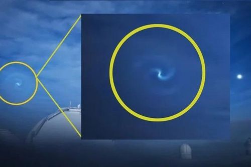 'Vòng xoáy đêm' lung linh ở trên Hawaii chính là tên lửa SpaceX