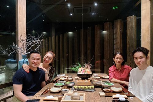 Tung ảnh chung mâm bên vợ cũ và mới, vì sao Chi Bảo được cộng đồng mạng tung hô?