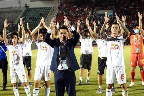 Kiatisuk: AFC Champions League là nơi để HAGL 'chào hàng'