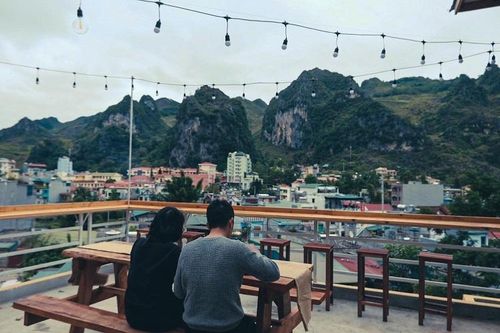 Nghỉ lễ 30/4-1/5: Vé máy bay tăng cao, khách sạn 'có sao', homestay 'có tiếng' kín khách