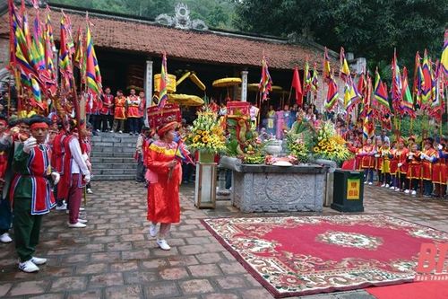Đặc sắc lễ hội đền Bà Triệu