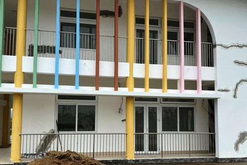 Sau khánh thành, trường mầm non hiện đại bậc nhất TP Huế chằng chịt vết nứt