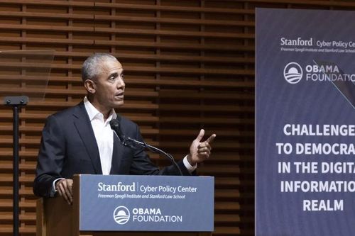 Cựu Tổng thống Mỹ Barack Obama kêu gọi tăng cường kiểm soát mạng xã hội