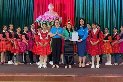 Tập huấn chuyên đề về công tác gia đình và xây dựng mô hình tại các xã vùng đồng bào dân tộc Mông