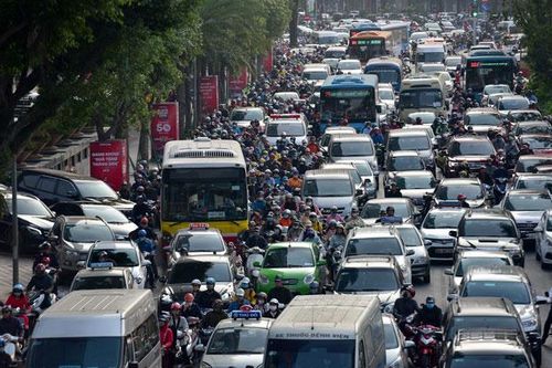 Thu phí ô tô vào nội đô: Tránh 'gậy ông đập lưng ông'