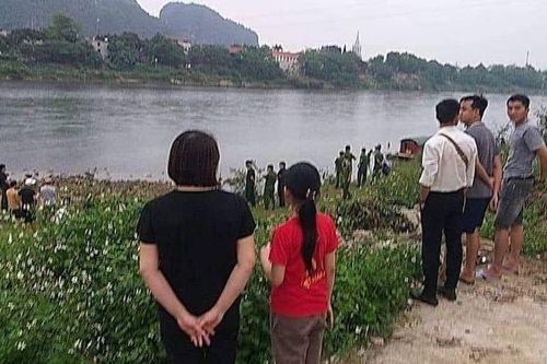 2 anh em họ đuối nước trên sông Mã