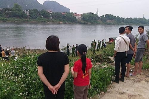 Hai cháu bé đuối nước tử vong, mất tích trên sông Mã