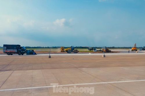 Đường băng sân bay Tân Sơn Nhất sẽ hoàn tất sửa chữa trước dịp lễ 30/4