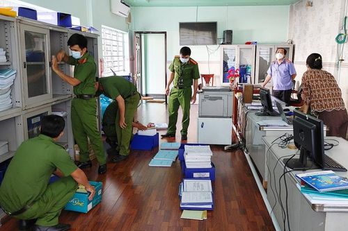 Khởi tố vụ án, khởi tố bị can trốn thuế hơn 19 tỉ đồng tiền bán cát
