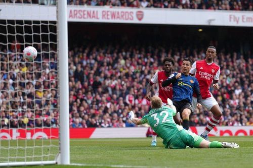 Ronaldo chạm mốc 100 bàn tại Premier League, MU sánh vai Liverpool