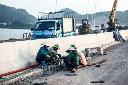 Ngắm cầu vượt biển 800 tỷ đồng với phong cảnh tuyệt đẹp ở Quảng Ninh