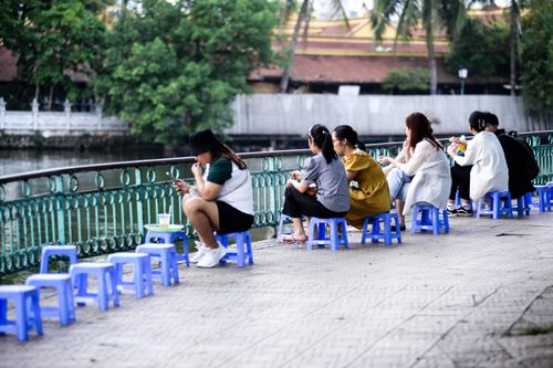 Lấn chiếm vỉa hè Hồ Tây: Dẹp rồi đâu lại vào đấy