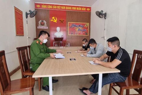 Triệu tập 3 người đàn ông đánh nữ chủ quán nhập viện