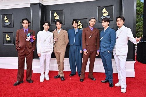 Thành viên đẹp trai của BTS lập kỷ lục khủng