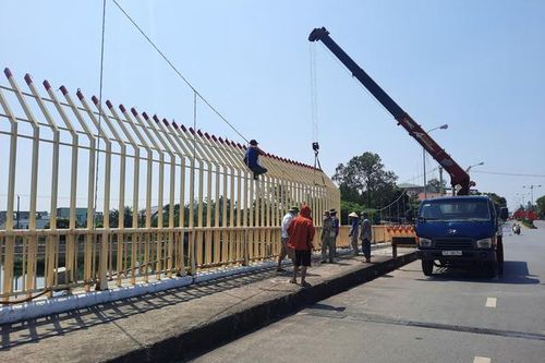 Cây cầu 'bị chê xấu' vì lối trang trí giống 'hàng rào nhà tù' ở Quảng Trị bây giờ ra sao?