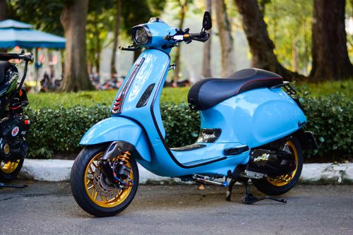 Chi tiết Vespa Sprint với gói độ lạ mắt