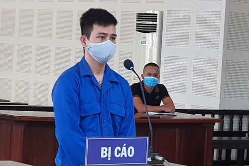 Vợ bị gạ tình, người đàn ông đâm thủng phổi đối thủ