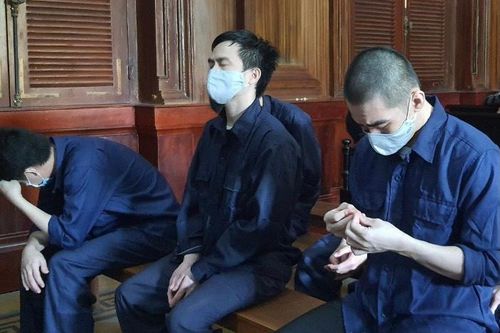 Phạt tù nhóm đóng giả công an thực hiện gần 30 vụ cướp xe máy