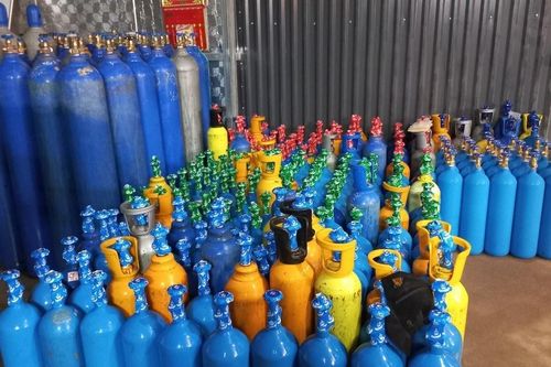 Thu giữ hàng nghìn bình khí cười tại 3 cơ sở chiết nạp chui